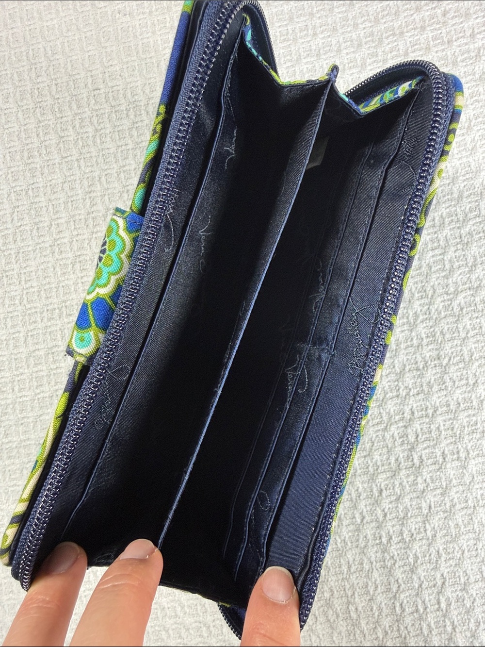 Vera Bradley turn lock wallet in Rhythm & Blues pattern - Picture 3 of 8